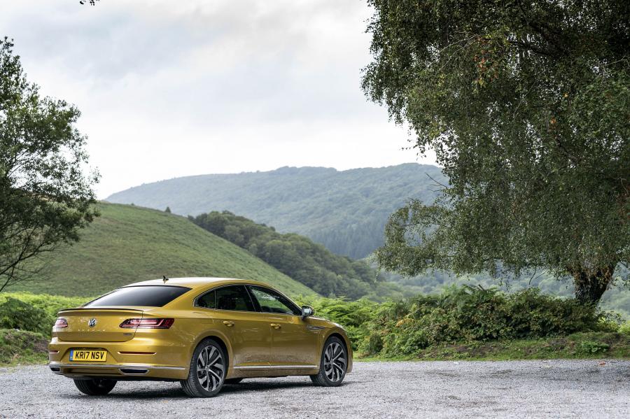  Volkswagen Arteon 4Motion R-Line 2017 года  (UK) (фото 11 из 41)
